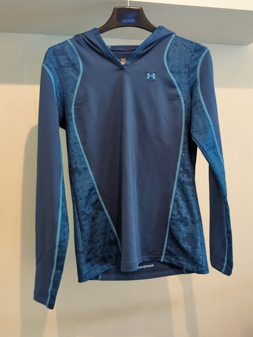 Under Armour Women’s ColdGear long-sleeve pullover hoodie